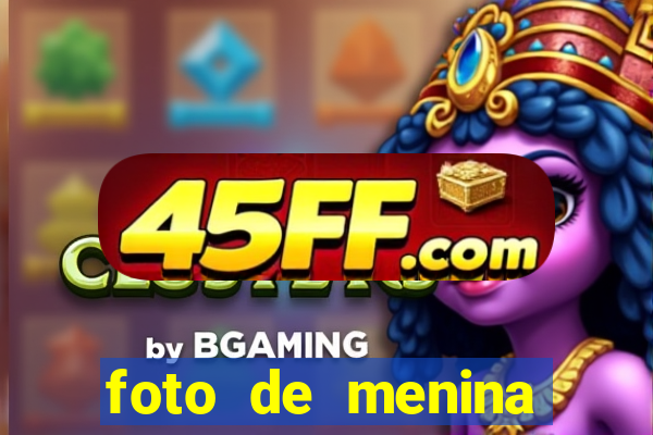 foto de menina fake cabelo cacheado